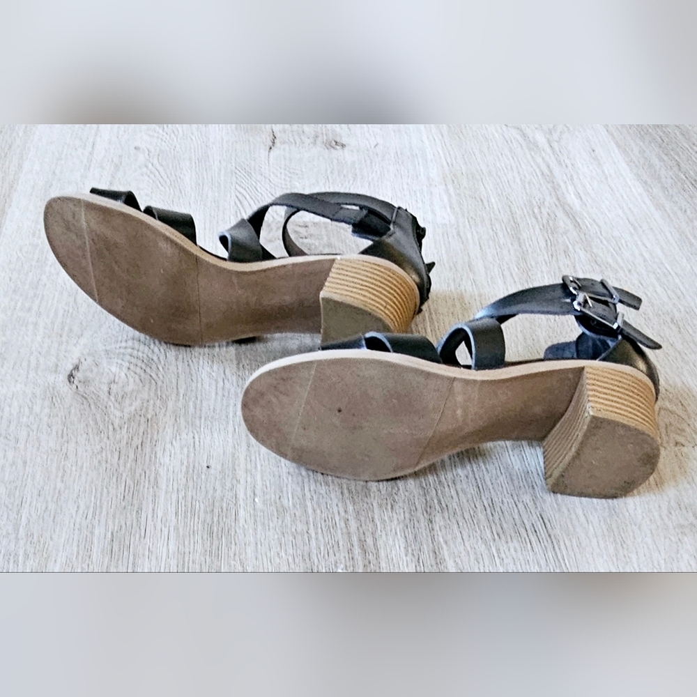 Size 7 Material Girl Strappy Heeled Sandals - Picture 7 of 9